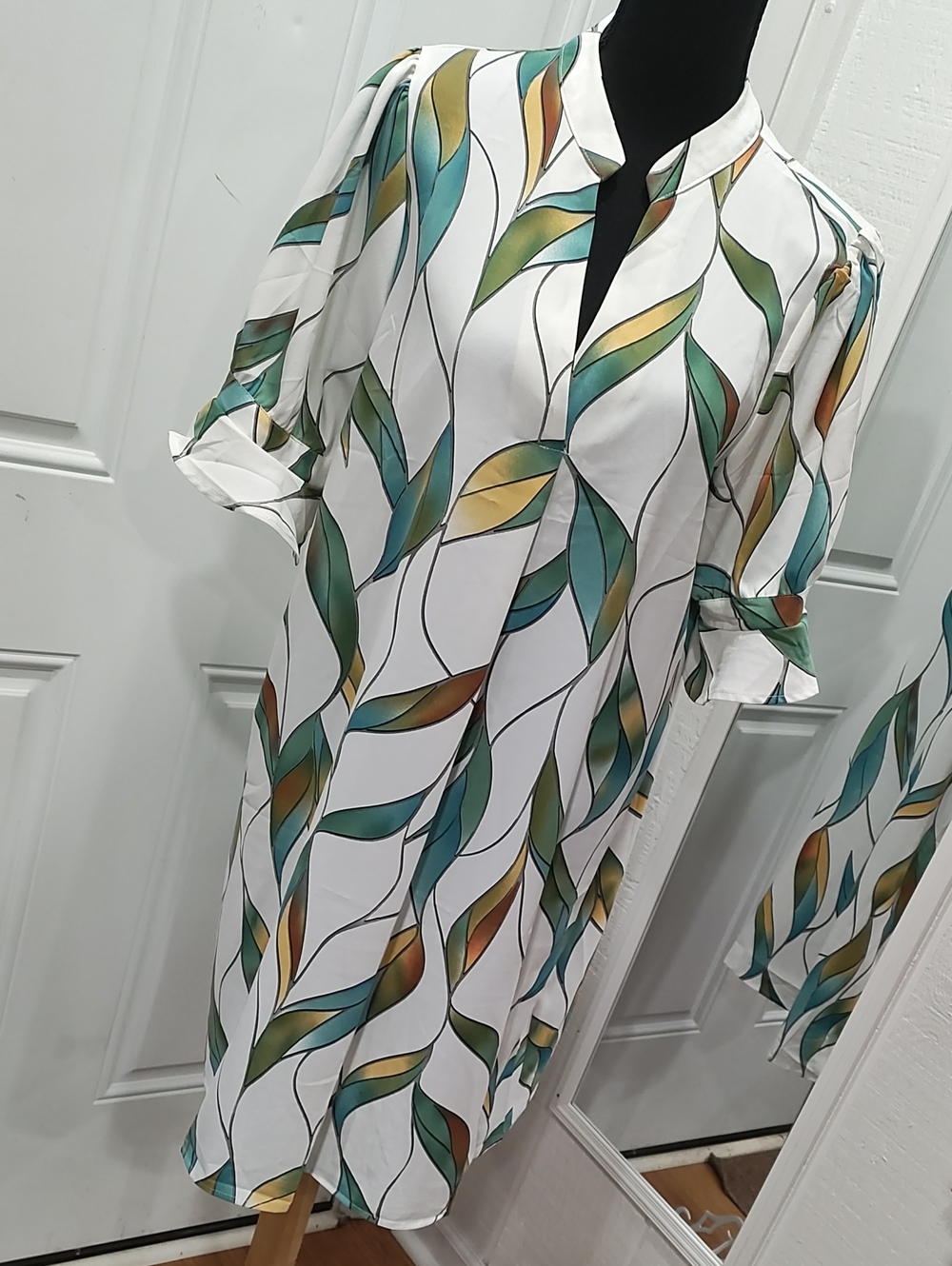 Women's Leaf-Print White Shift Dress in Green & Gold